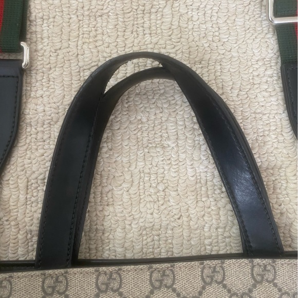 Authentic Gucci tote bag with signature Gucci logo and strap - Picture 11 of 16